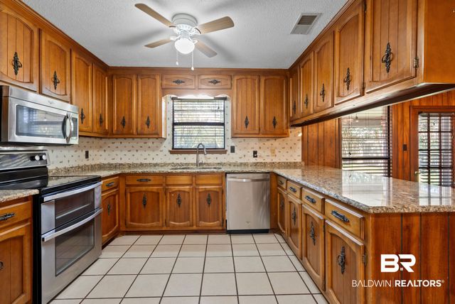 504 N Vaughn Dr, Satsuma, AL 36572
