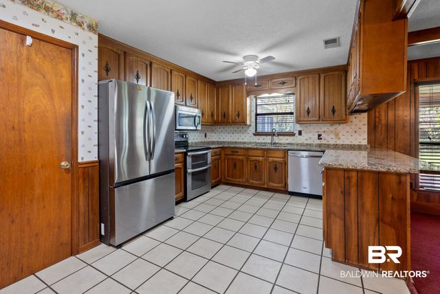 504 N Vaughn Dr, Satsuma, AL 36572