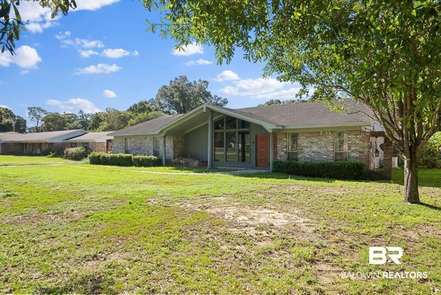 504 N Vaughn Dr, Satsuma, AL 36572