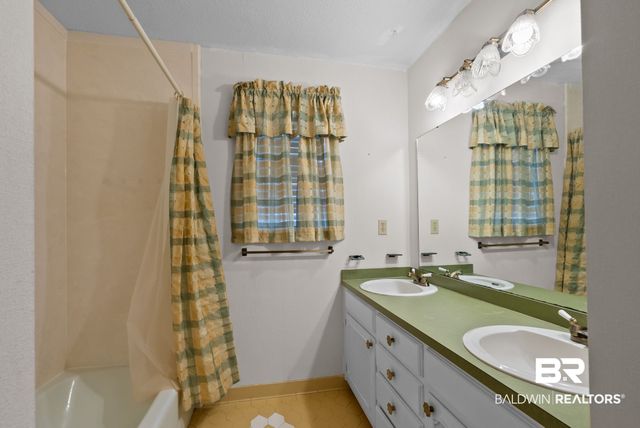 504 N Vaughn Dr, Satsuma, AL 36572