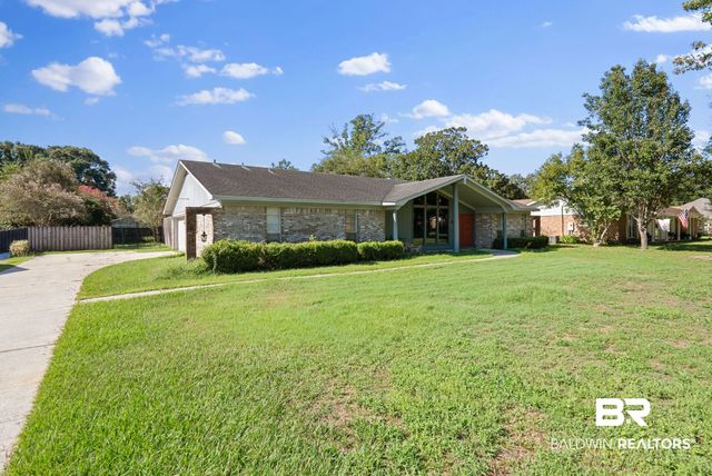 504 N Vaughn Dr, Satsuma, AL 36572