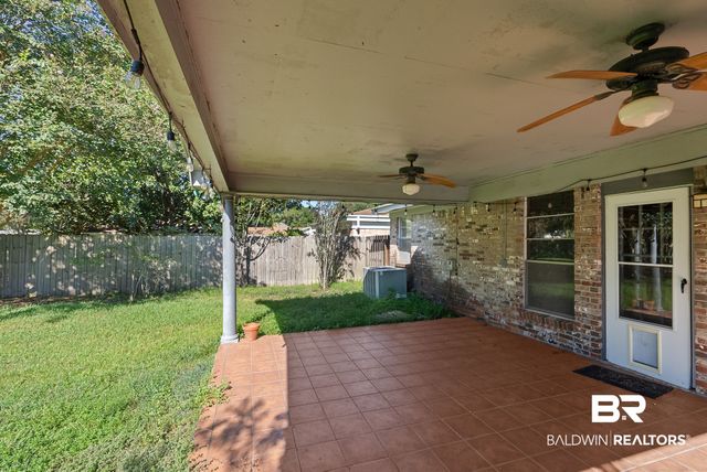 504 N Vaughn Dr, Satsuma, AL 36572