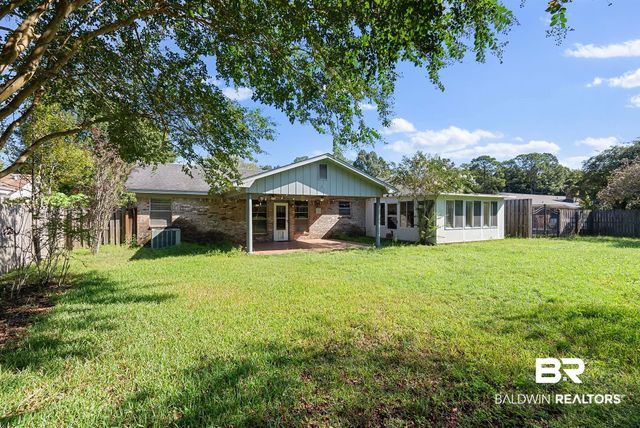 504 N Vaughn Dr, Satsuma, AL 36572