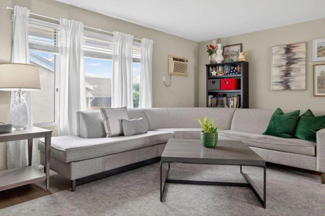 4800 Williamsburg LN 228, La Mesa, CA 91942