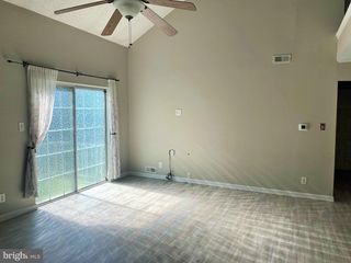 1906 SEDGEFIELD DR #B, Mount Laurel, NJ 08054