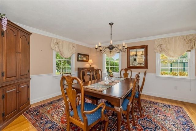 27 Church Ln, Burlington, MA 01803