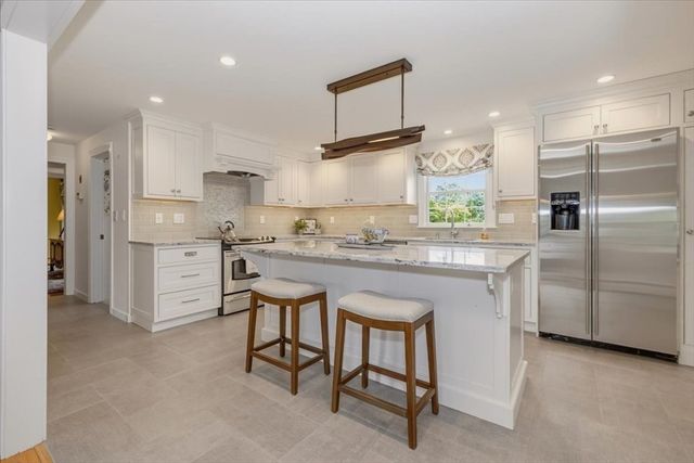 27 Church Ln, Burlington, MA 01803