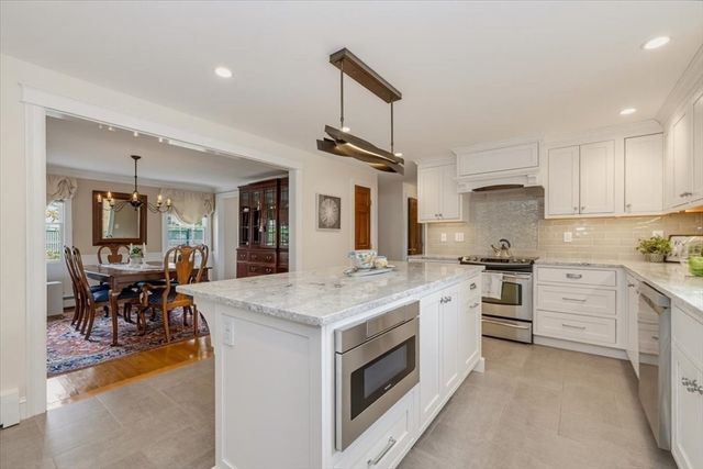 27 Church Ln, Burlington, MA 01803