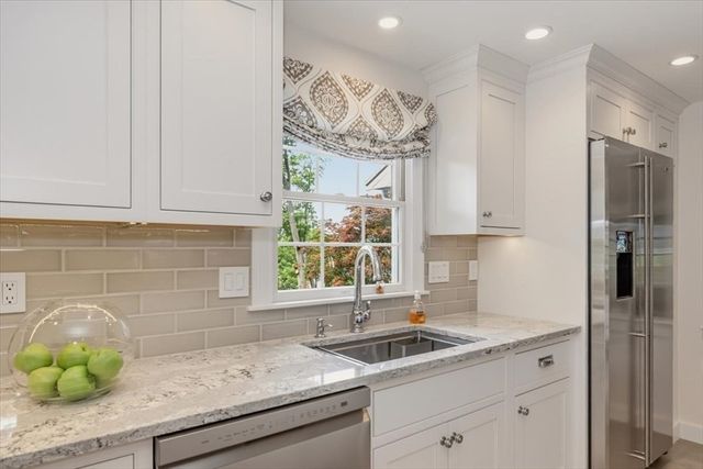 27 Church Ln, Burlington, MA 01803