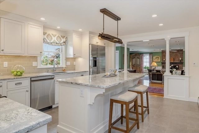 27 Church Ln, Burlington, MA 01803