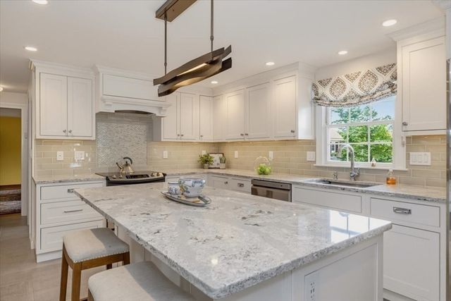 27 Church Ln, Burlington, MA 01803