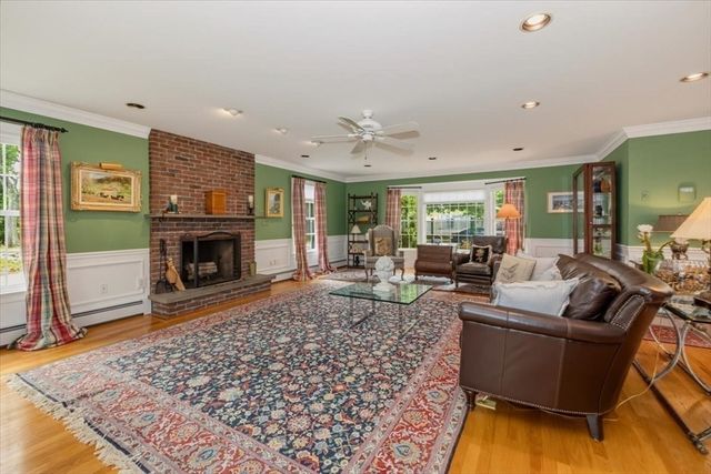 27 Church Ln, Burlington, MA 01803