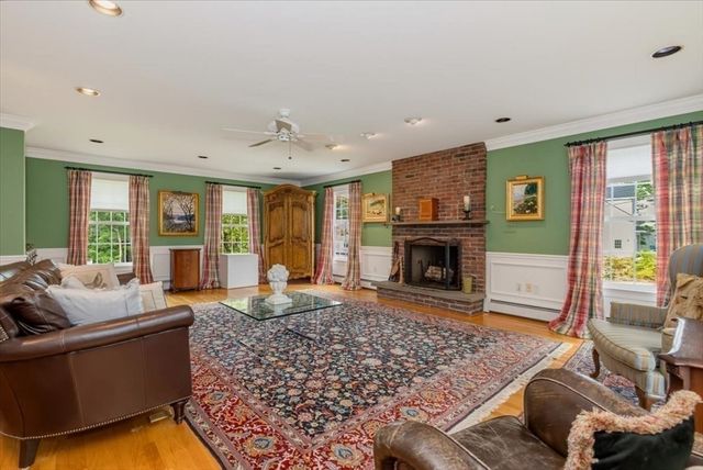 27 Church Ln, Burlington, MA 01803
