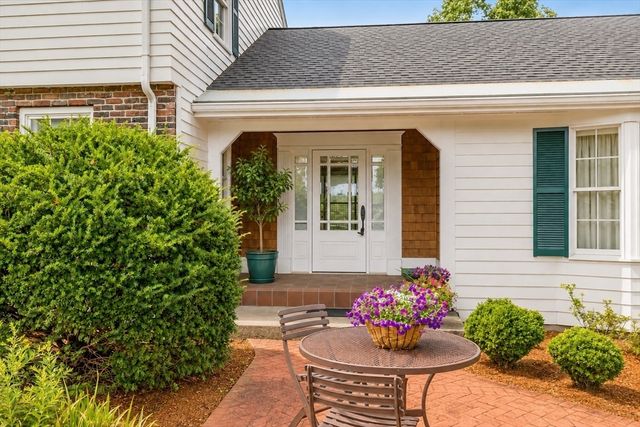 27 Church Ln, Burlington, MA 01803