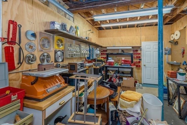27 Church Ln, Burlington, MA 01803