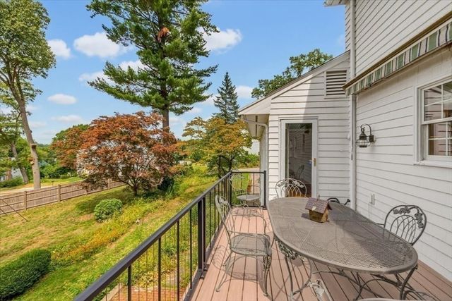 27 Church Ln, Burlington, MA 01803