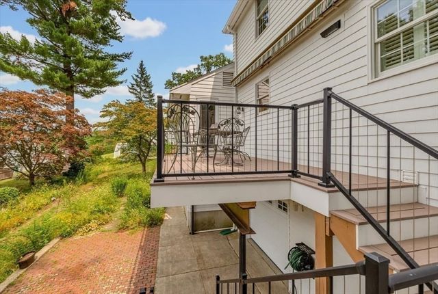 27 Church Ln, Burlington, MA 01803