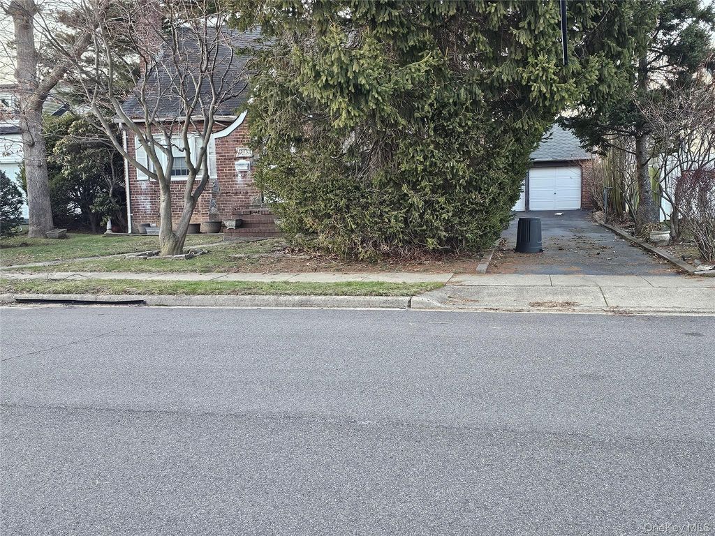 203 Massachusetts Avenue, Massapequa, NY 11758