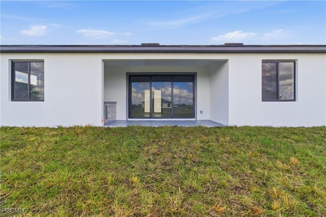 321 Peerless ST, Lehigh Acres, FL 33974