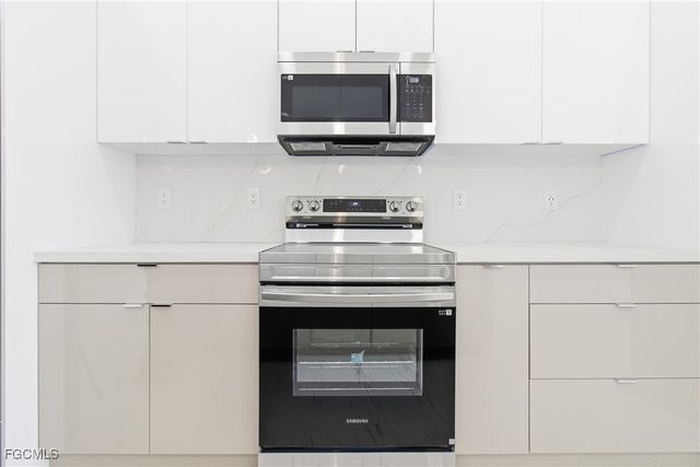 321 Peerless ST, Lehigh Acres, FL 33974