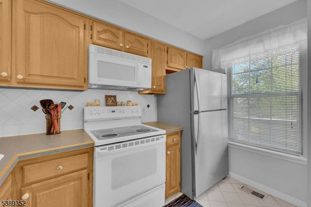 27 Rainier Ct, Allamuchy Twp., NJ 07840