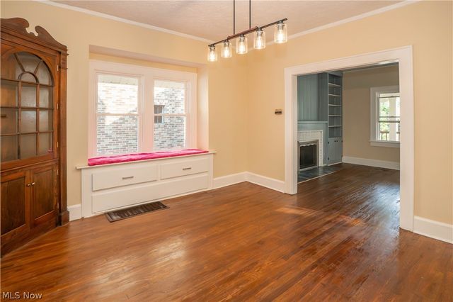 216 6th Street NE, North Canton, OH 44720