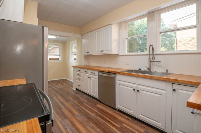 216 6th Street NE, North Canton, OH 44720