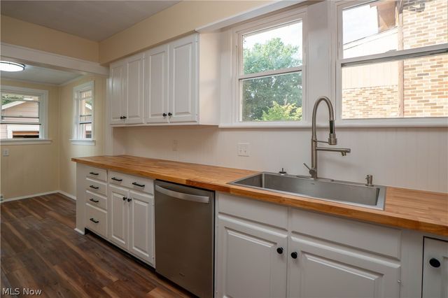 216 6th Street NE, North Canton, OH 44720