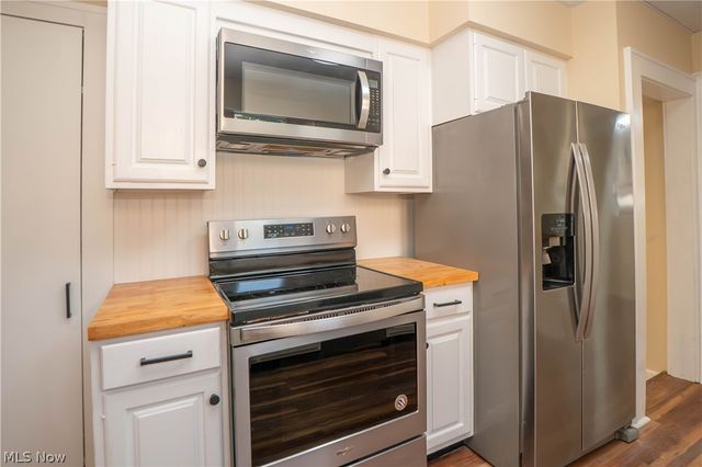 216 6th Street NE, North Canton, OH 44720