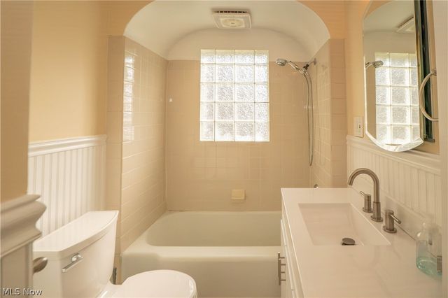 216 6th Street NE, North Canton, OH 44720