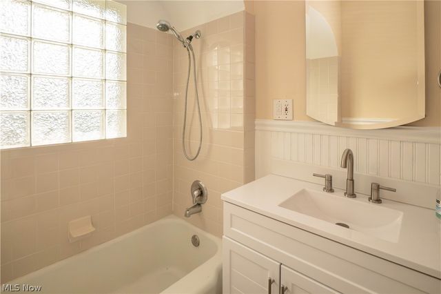 216 6th Street NE, North Canton, OH 44720