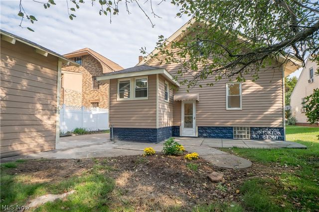 216 6th Street NE, North Canton, OH 44720