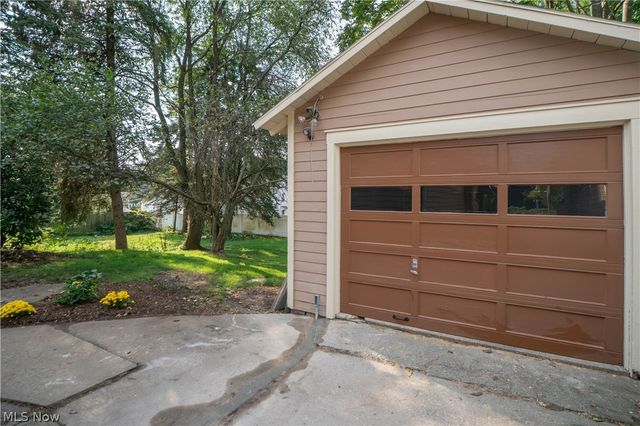 216 6th Street NE, North Canton, OH 44720