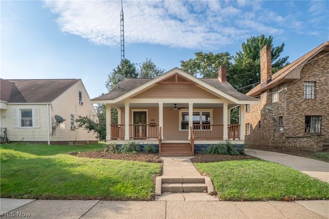 216 6th Street NE, North Canton, OH 44720