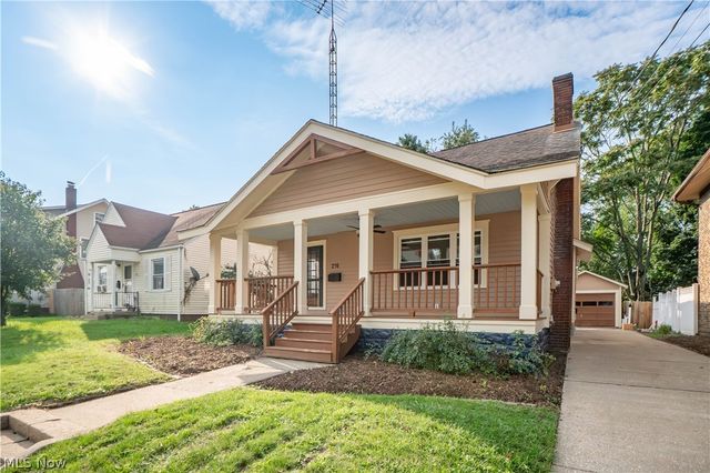 216 6th Street NE, North Canton, OH 44720