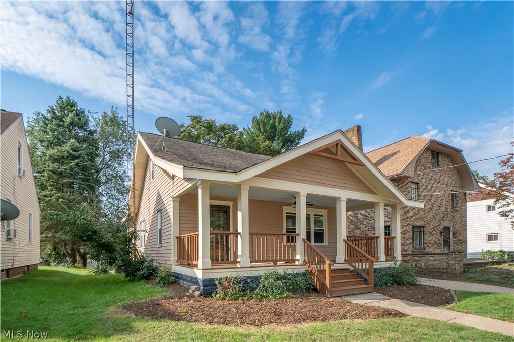 216 6th Street NE, North Canton, OH 44720