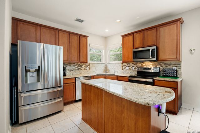 951 Persian, San Antonio, TX 78260