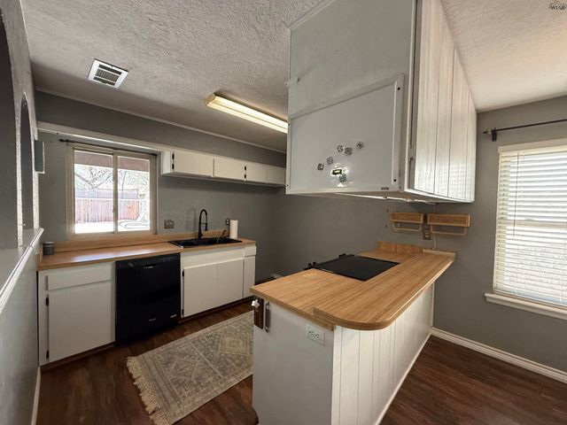 4810 LOVERS LANE, Wichita Falls, TX 76310