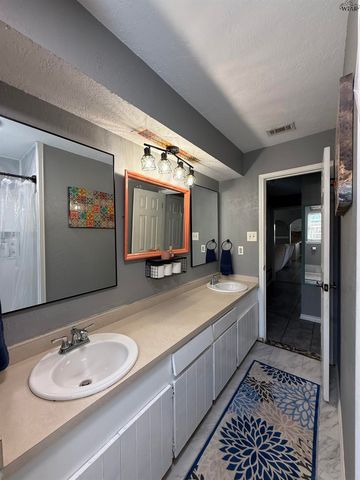 4810 LOVERS LANE, Wichita Falls, TX 76310