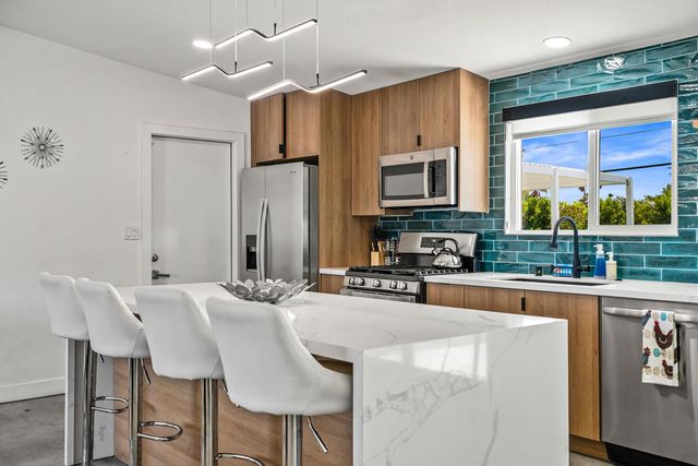 835 W Rosa Parks Road, Palm Springs, CA 92262