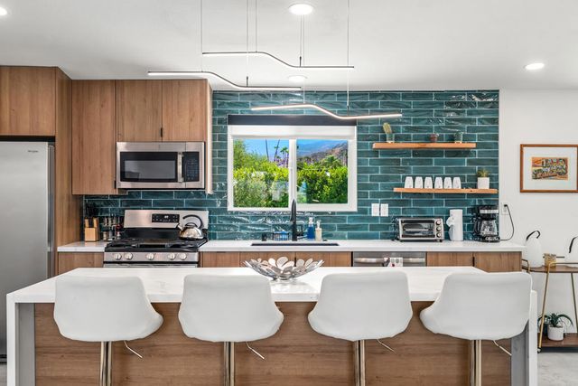 835 W Rosa Parks Road, Palm Springs, CA 92262