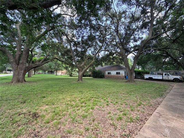 1921 Melody Lane, Richmond, TX 77406