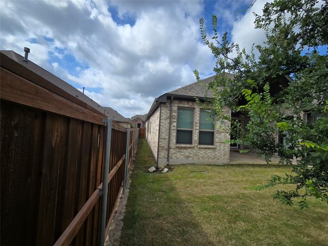 1917 Cotton Creek Pass, Mckinney, TX 75071