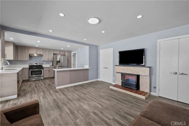 15559 Sorbonne, Sylmar, CA 91342