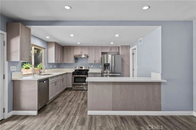 15559 Sorbonne, Sylmar, CA 91342
