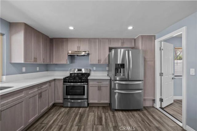 15559 Sorbonne, Sylmar, CA 91342