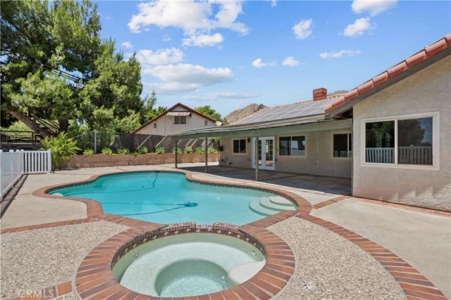 15559 Sorbonne, Sylmar, CA 91342