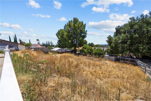15559 Sorbonne, Sylmar, CA 91342