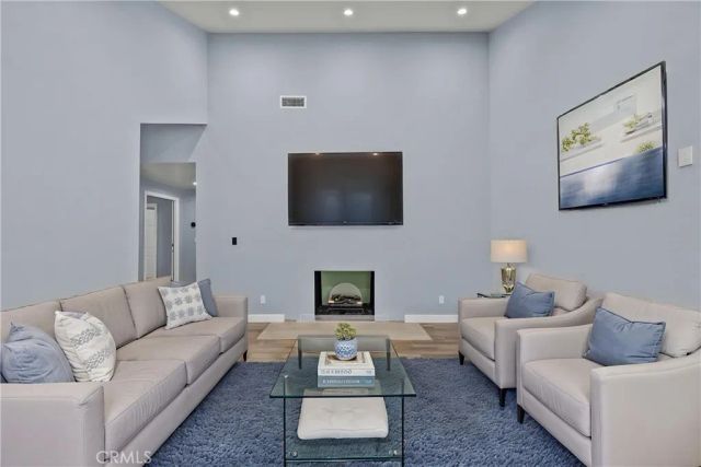 15559 Sorbonne, Sylmar, CA 91342