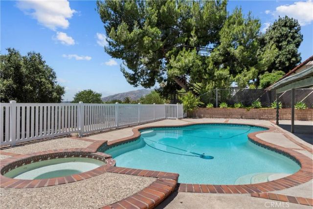 15559 Sorbonne, Sylmar, CA 91342